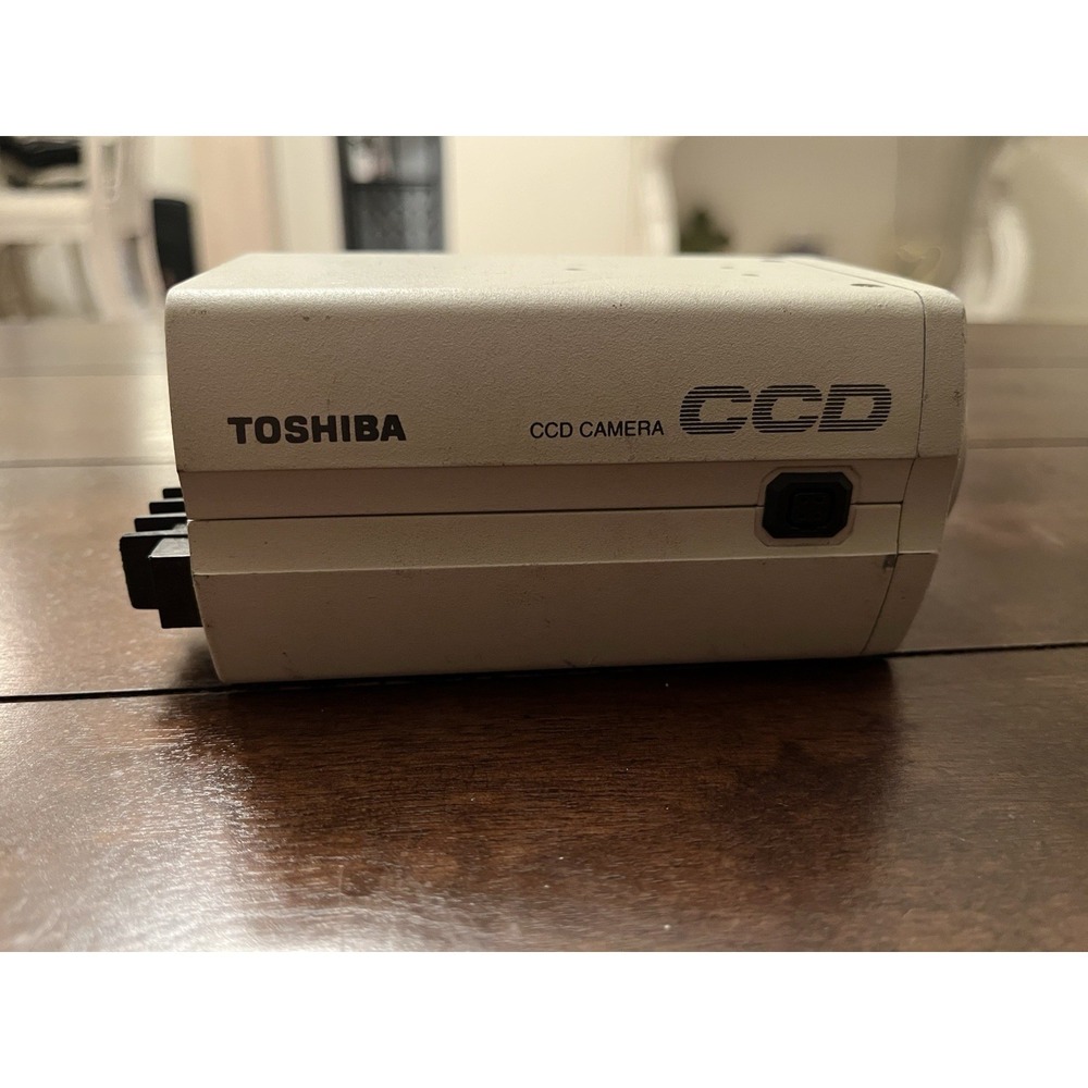 TOSHIBA CCD COLOR VIDEO CAMERA IK-527A